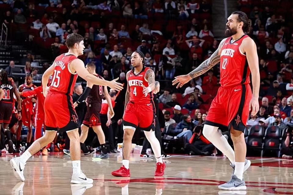 世界杯手机观看-优缺点都太明显了，火箭给替补中锋的出场时间还是太多了？