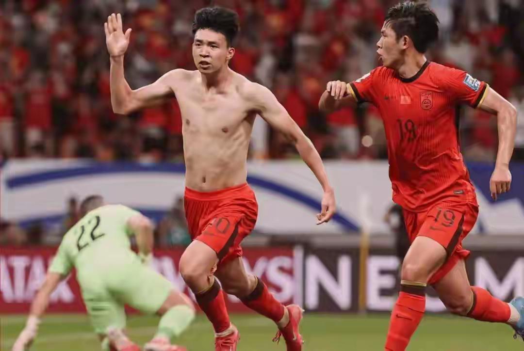 世界杯app下载-中国球员历史首次，王钰栋球探报告来了，评分7分，模板巴西国脚