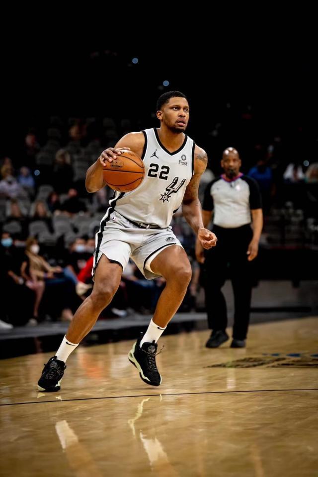 世界杯直播平台-【现场】帕克现场督战 马刺打出赛季最佳比赛