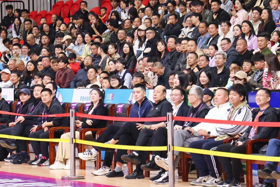 世界杯手机观看-杨鸣现身十堰：他们距离CBA仅一步之遥！